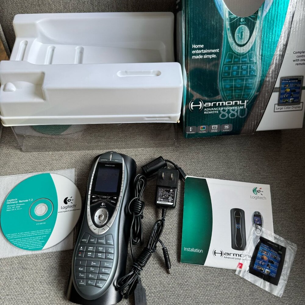 Logitech Harmony 880 Advanced Universal Remote Control Charging Dock New In Box